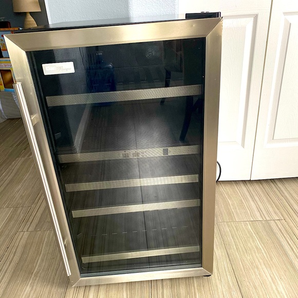 Danby Designer 38 Bottle Wine Fridge - Picture 1 of 9